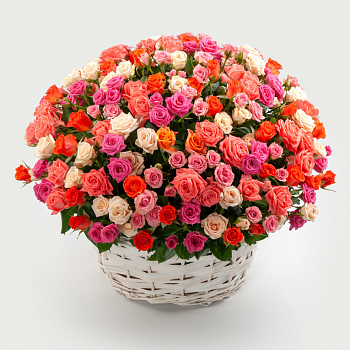 Букет из 101 розы в корзине Первый поцелуй