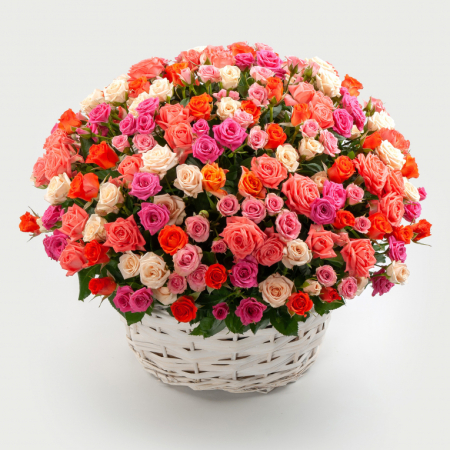 Букет из 101 розы в корзине Первый поцелуй