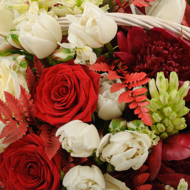 Букет в корзине Яркие чувства