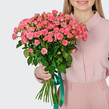 Букет 19 кустовых роз Лидия (50 см)