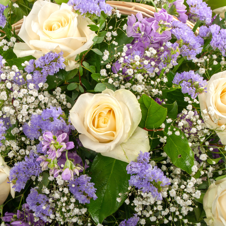 Букет Три поры в корзине