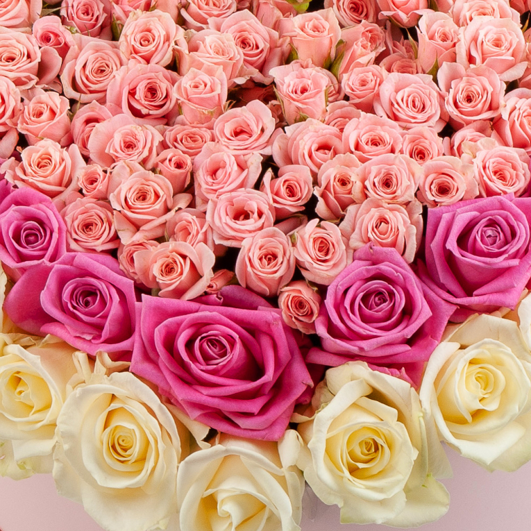 Букет в коробке Три цвета нежности (макси)