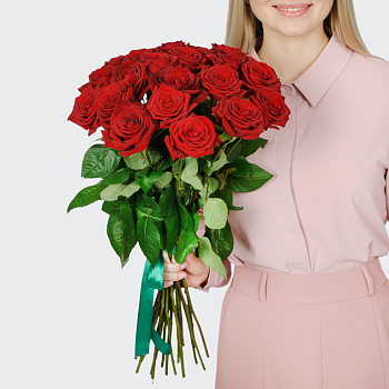 Букет 21 красной розы Ред Наоми (60 см) Букет 21 красной розы Ред Наоми (60 см)