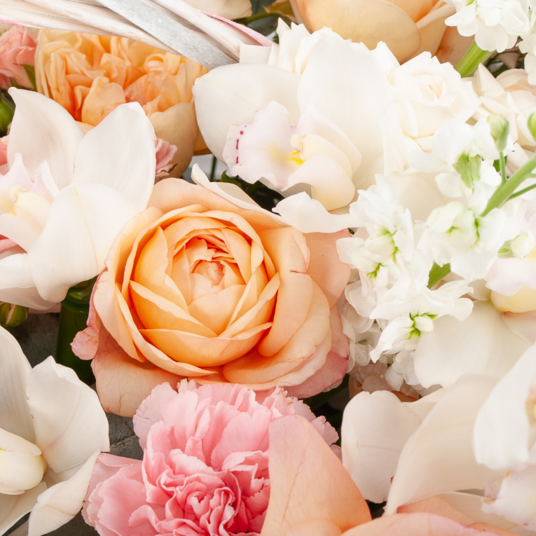 Букет в корзине Влюбленная Афродита