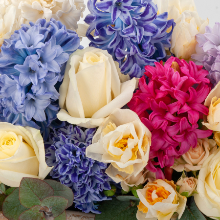 Композиция в кашпо Цветочное лукошко