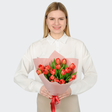 Букет 19 красных тюльпанов