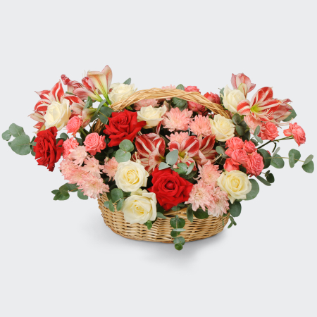 Букет в корзине Лето кончится не скоро