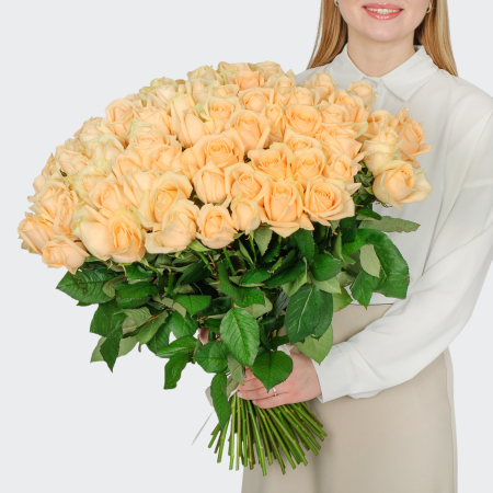 Букет 75 роз Пич Аваланш