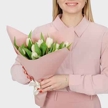Букет 9 белых тюльпанов