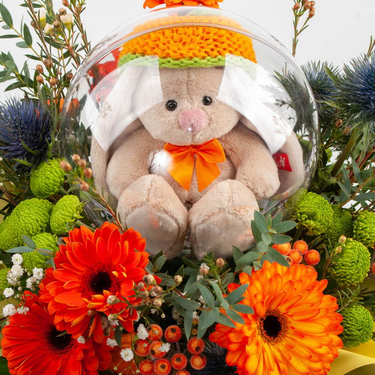 Композиция с игрушкой По следу кролика