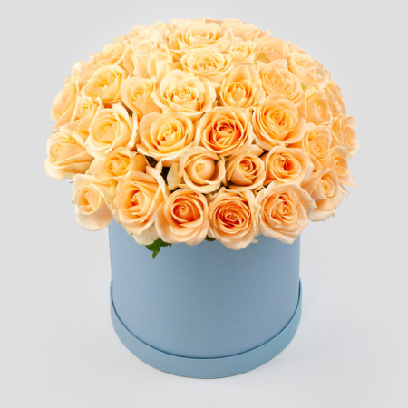 Букет в голубой коробке Утренняя соната (51 роза)