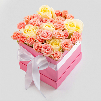 Розы в коробке Нежданное чувство