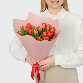 Букет 21 красный тюльпан