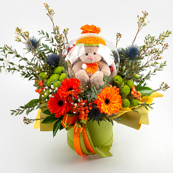 Композиция с игрушкой По следу кролика