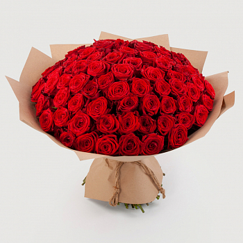 Букет из 101 розы в крафте Красная молния