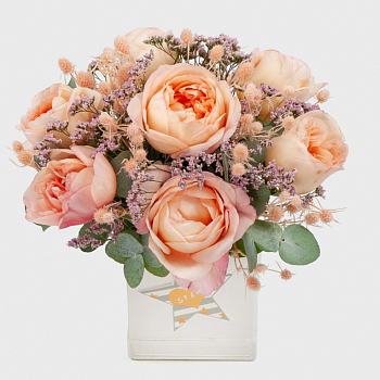 Букет в корзине Чайный жемчуг