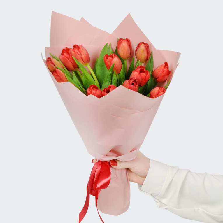 Букет 15 красных тюльпанов