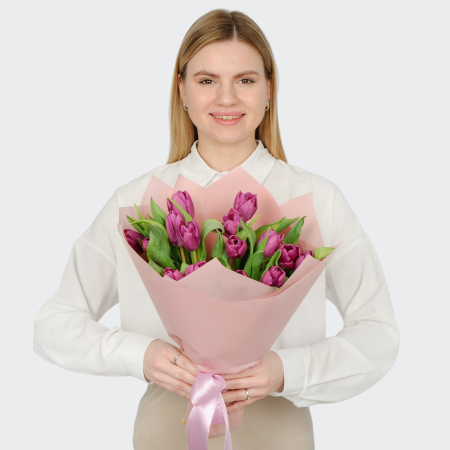 Букет 15 фиолетовых тюльпанов