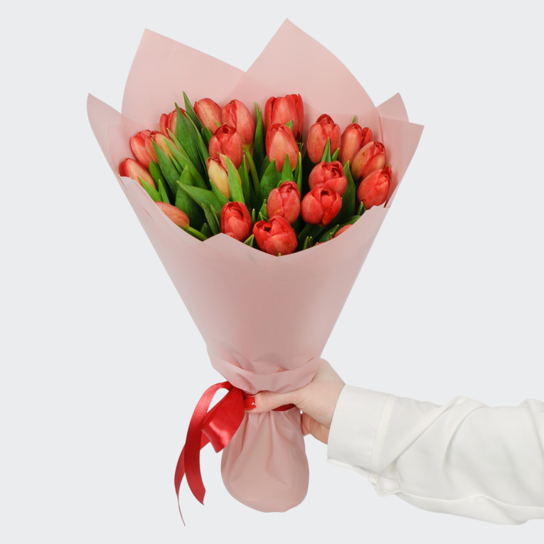 Букет 25 красных тюльпанов