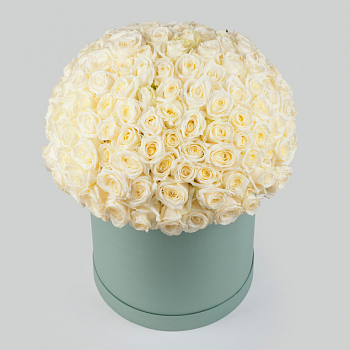 Букет в зеленой коробке Нежное сердце (151 роза)