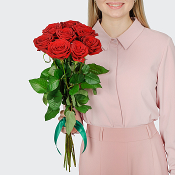 Букет 9 красных роз Ред Наоми (60 см) Букет 9 красных роз Ред Наоми (60 см)