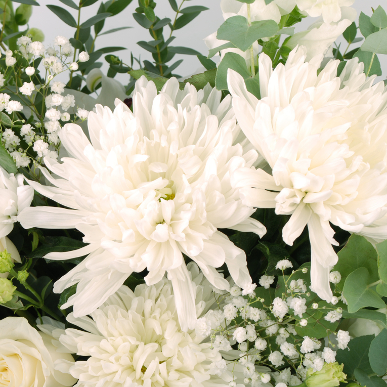 Букет в шляпной коробке Сердце хризантемы