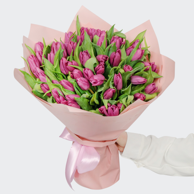 Букет 51 фиолетовый тюльпан