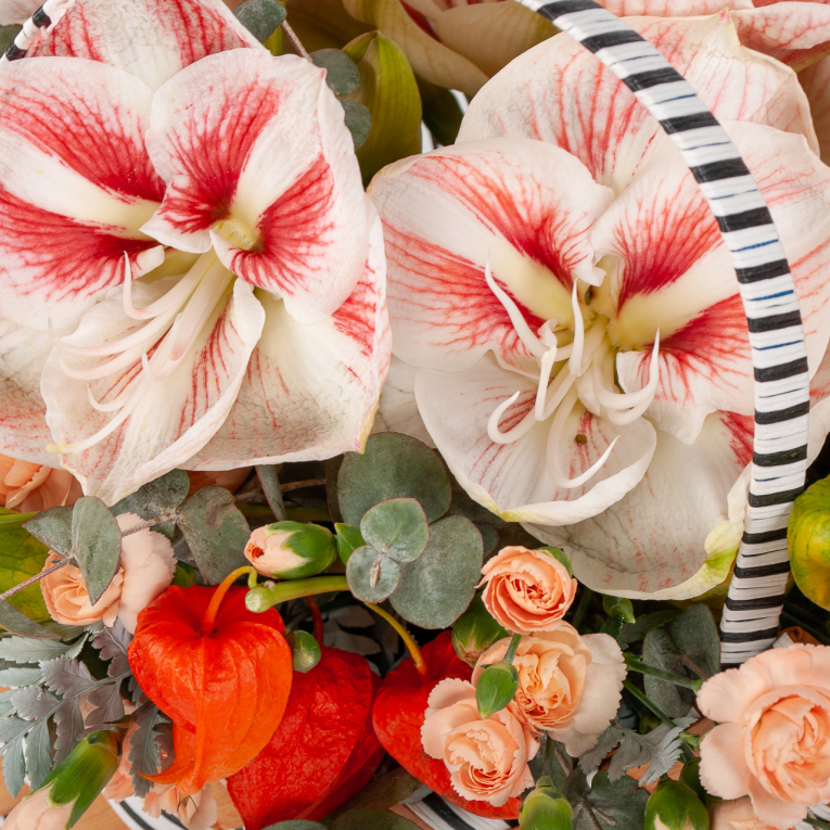 Букет в корзине Светлое зеркало