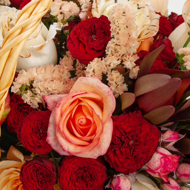 Букет в корзине Сладкие чары