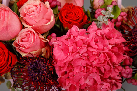 Букет в кашпо Цветочный саквояж