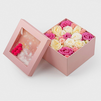 Розы в коробке Розовое конфетти