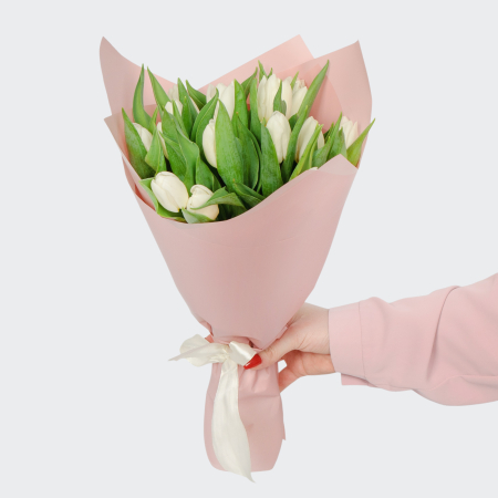 Букет 15 белых тюльпанов