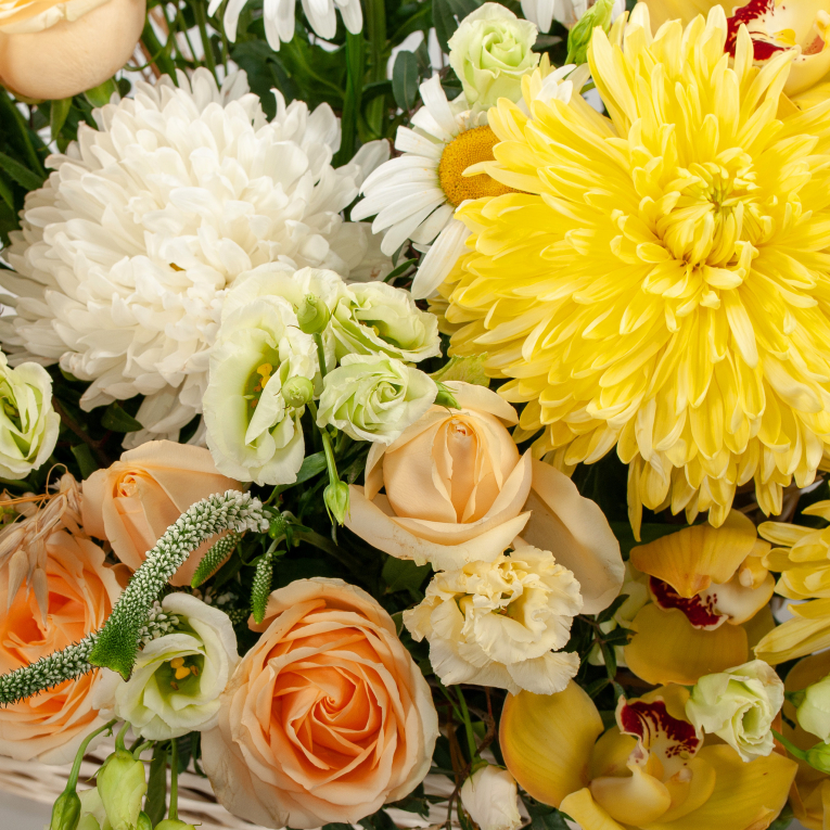 Букет в корзине Огни Авалона