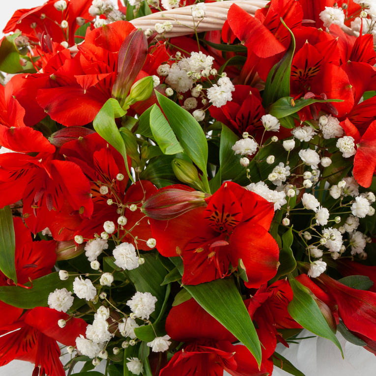 Букет в корзине Огненные язычки