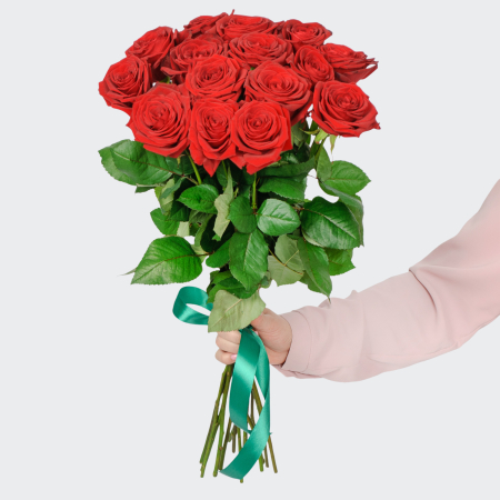 Букет 15 красных роз Ред Наоми (60 см)