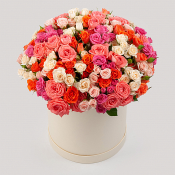 Букет в белой коробке Чудное мгновение (51 роза)