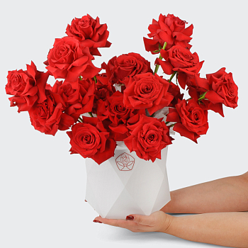 Букет в коробке Валентинка (21 роза)