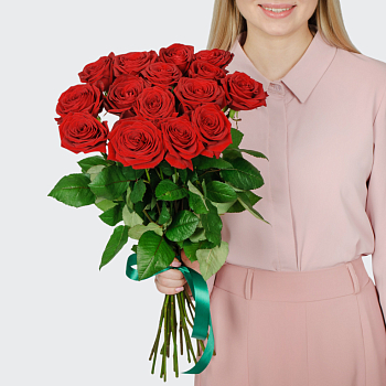 Букет 15 красных роз Ред Наоми (60 см) Букет 15 красных роз Ред Наоми (60 см)