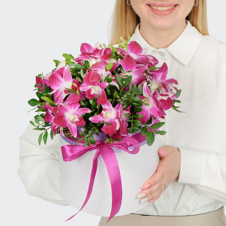 Букет орхидей в коробке Сладкая полночь