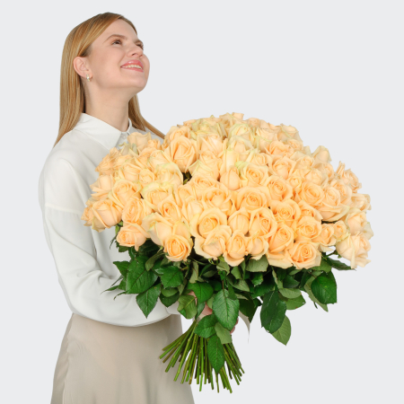 Букет 75 роз Пич Аваланш