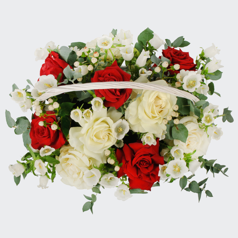 Букет в корзине Долина любви