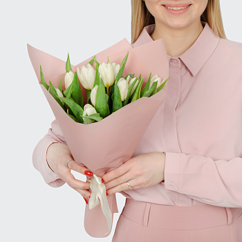 Букет 11 белых тюльпанов