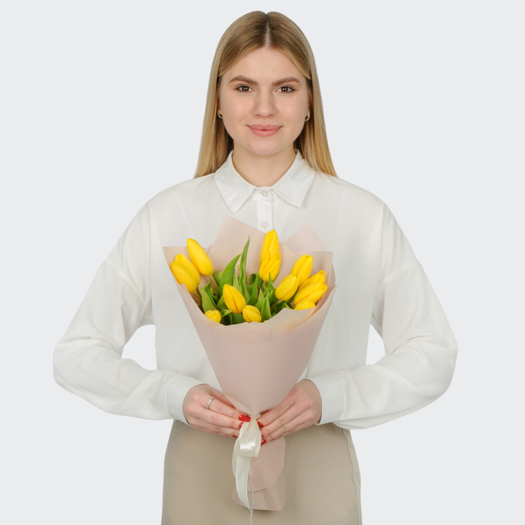 Букет 15 желтых тюльпанов