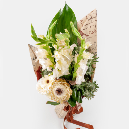 Букет с гладиолусами Белая легенда
