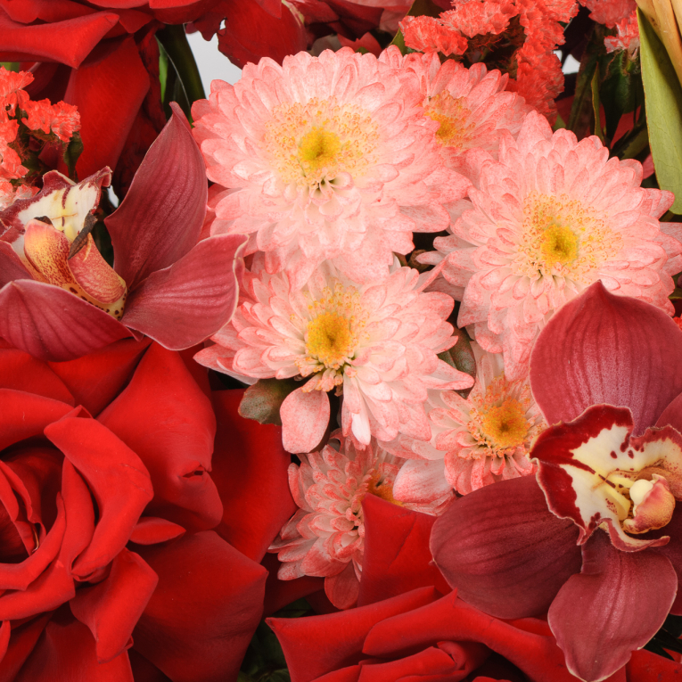 Букет в корзине Поцелуй красавицы