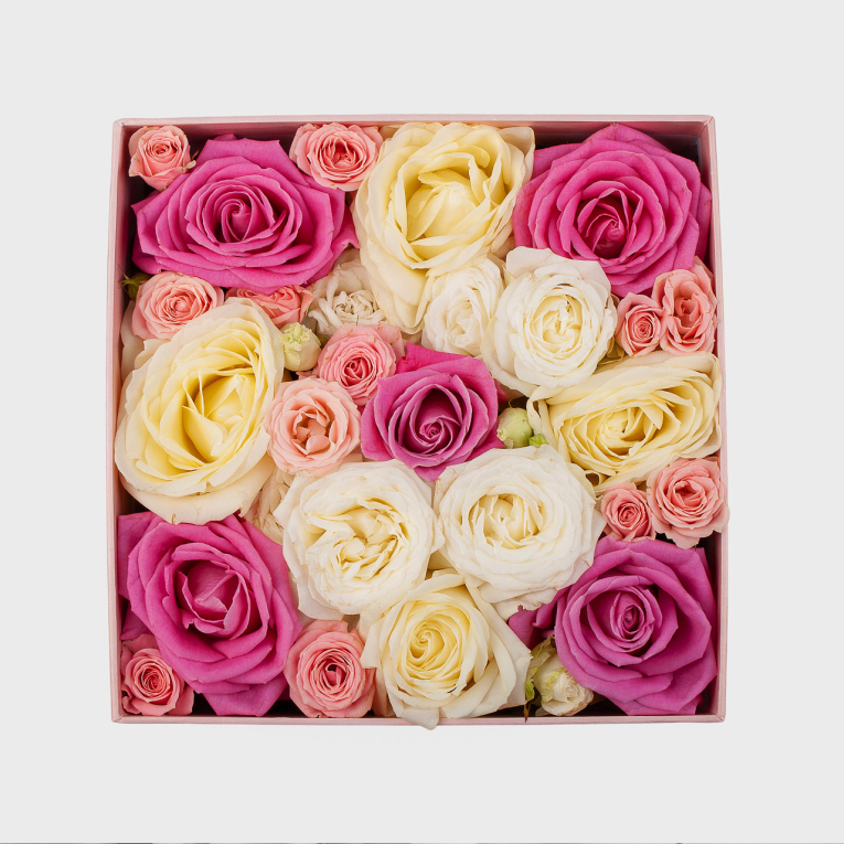 Розы в коробке Розовое конфетти