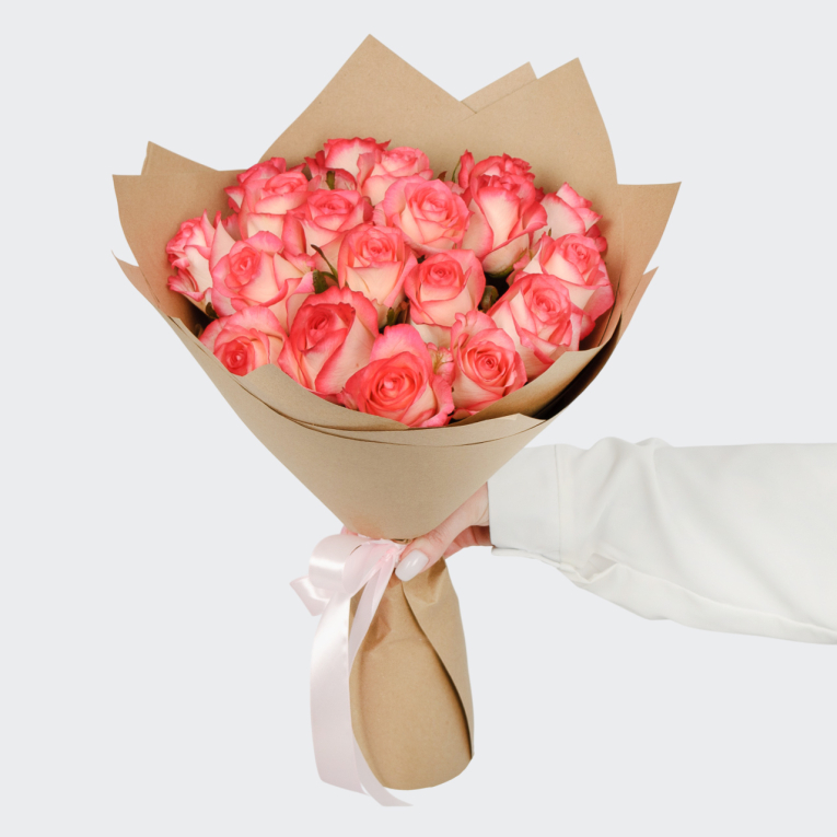 Букет 19 роз Клубничная романтика