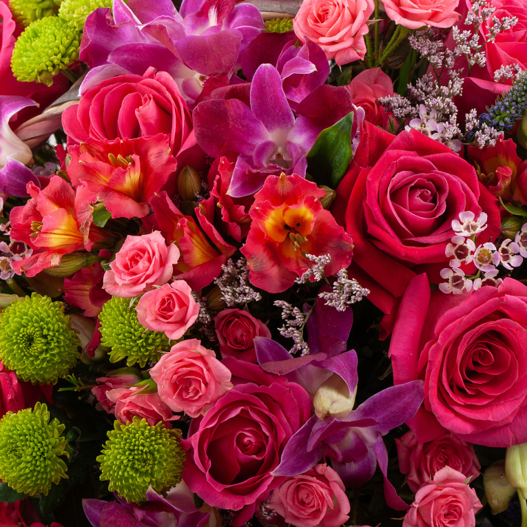 Букет в корзине Малиновые тропики