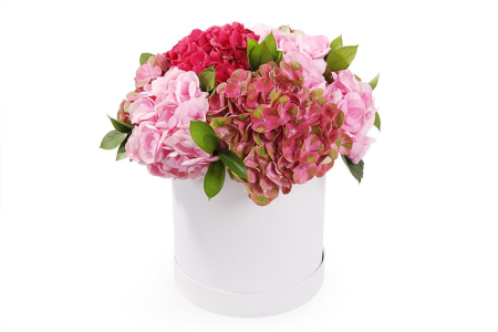 Букет с гортензиями Скромное обаяние в шляпной коробке