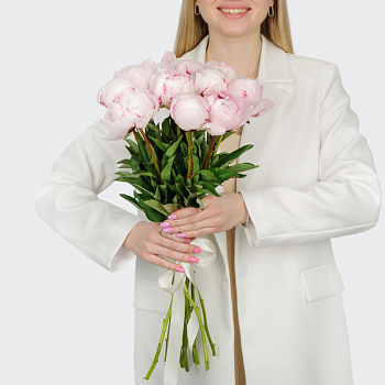 Букет из пионов 11 комплиментов